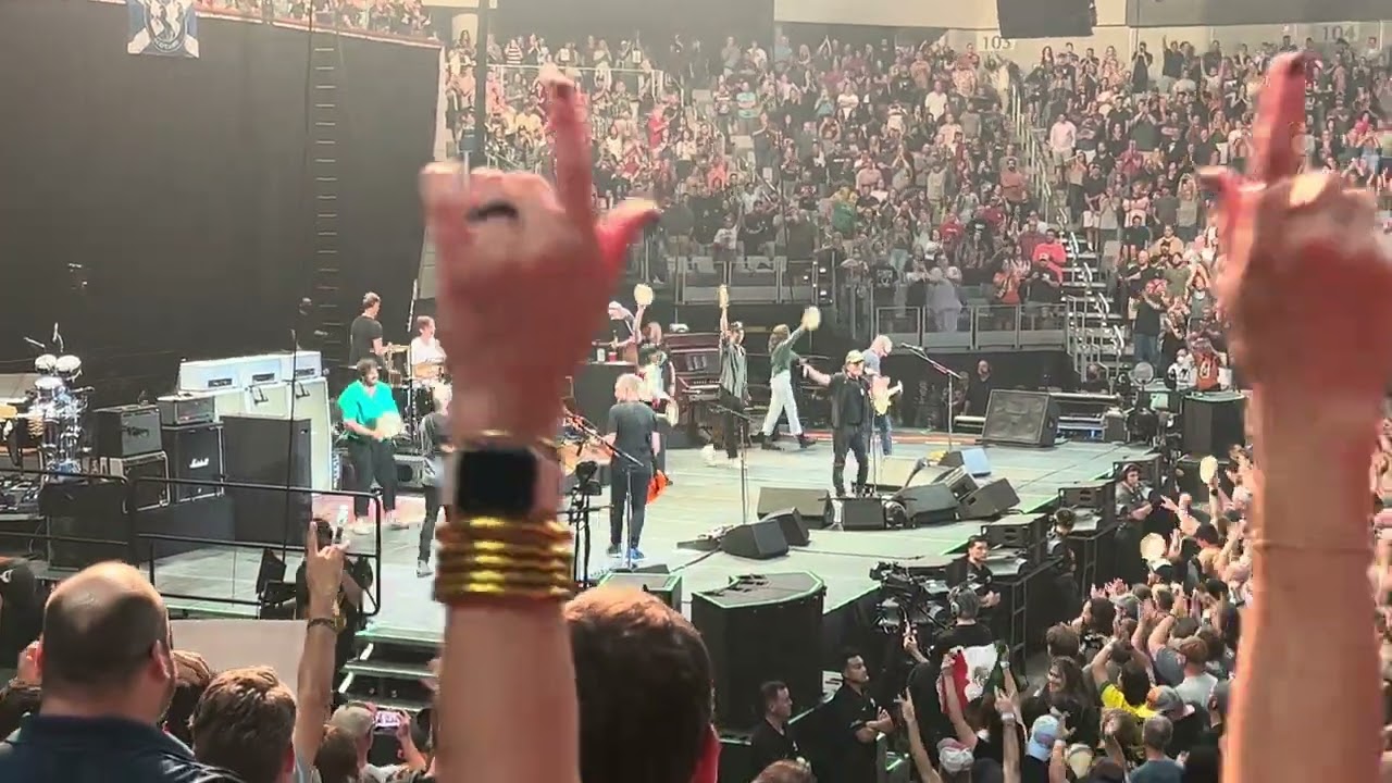 Pearl Jam 4K Rockin in the Free World and Yellow Ledbetter 9/15/23 Ft. Worth, Texas Dickies Arena N2