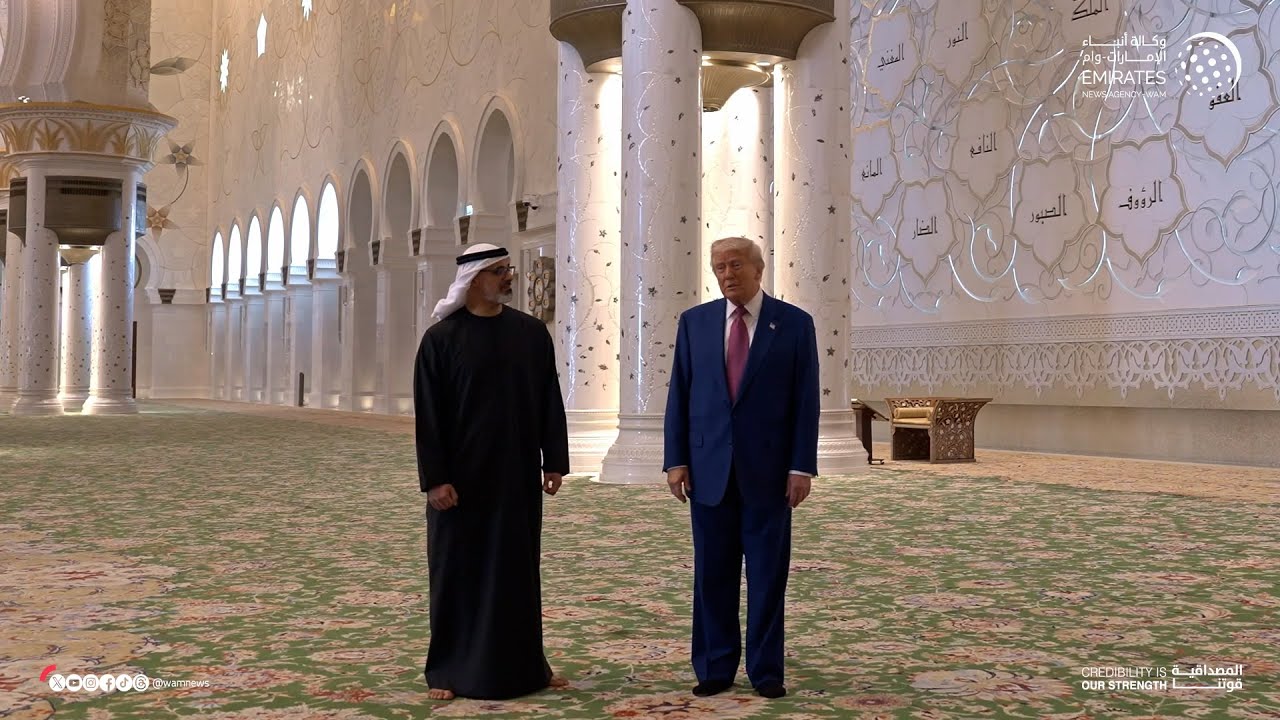 يرافقه ولي عهد أبوظبي.. الرئيس الأمريكي يزور جامع الشيخ زايد الكبير في أبوظبي