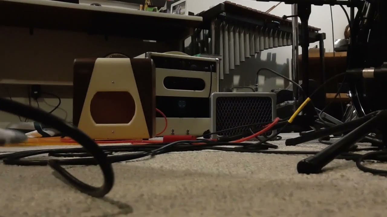 ZT Lunchbox Amp for Harmonica: Comparison with a Supro Spectator PLUS a five microphone blow-off!