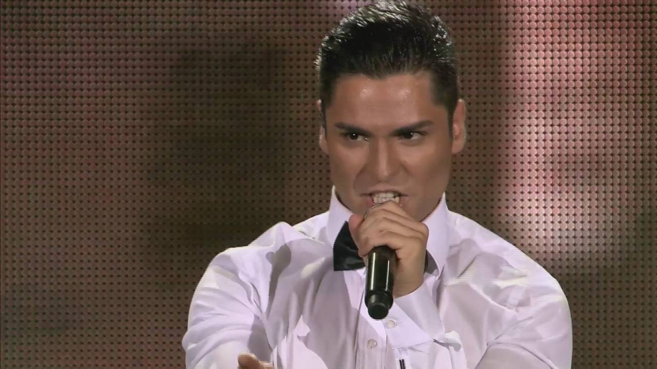 Leandro - Sozinho por aí  (Official Video - Live)