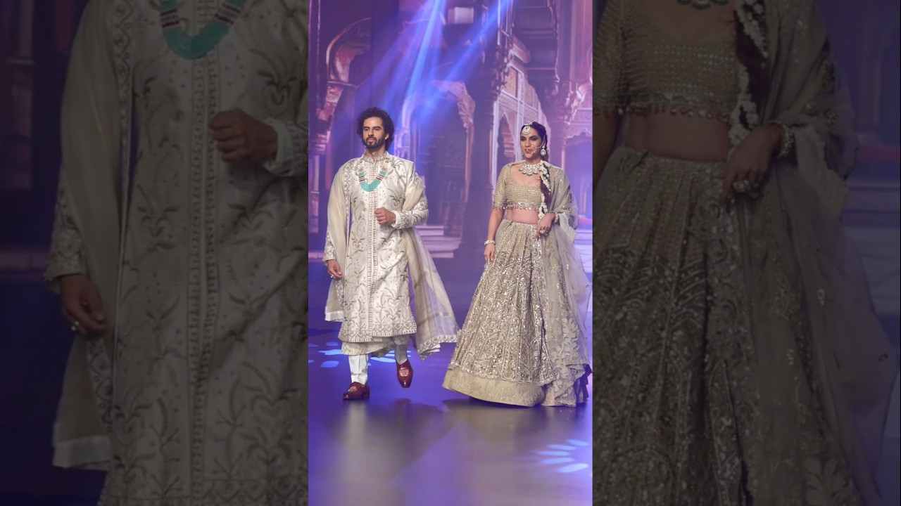 best couple ramp walk poses ✨️ramp walk steps for couples 🇮🇳 Delhi Times 😍 #shorts#model