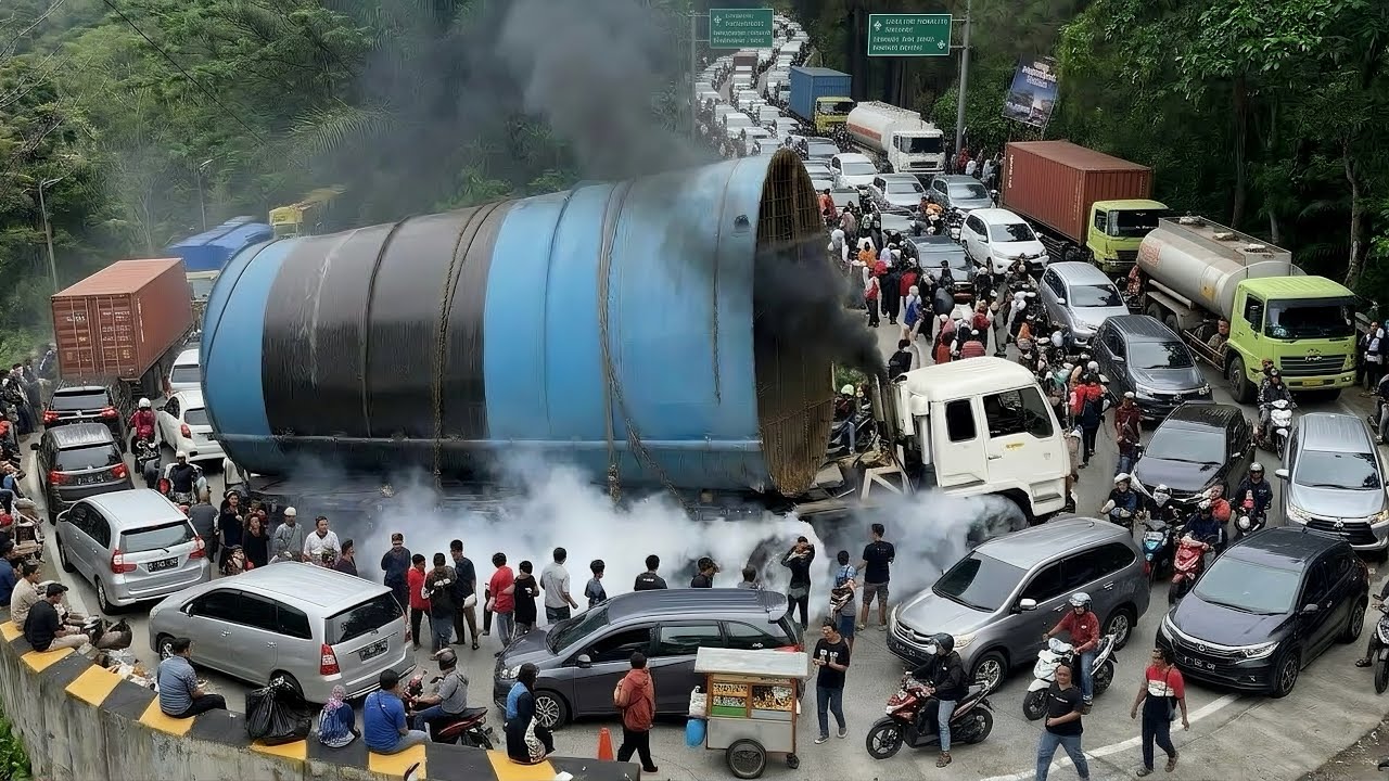 Drama Terburuk Dan Paling Sulit‼️ Truk Muatan Tong Raksasa Gagal Total, Sitinjau Lauik Lumpuh Total