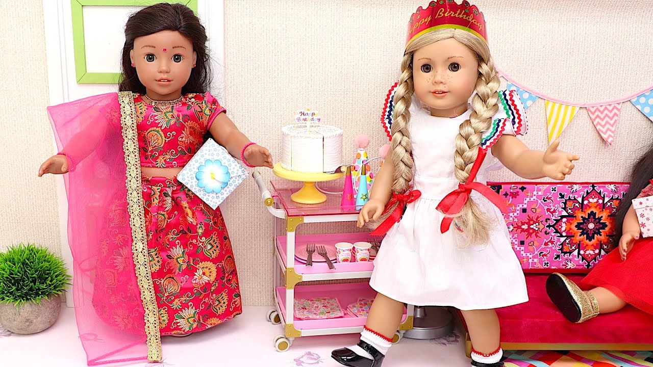 Birthday Party with international costumes ! Play Dolls diversity