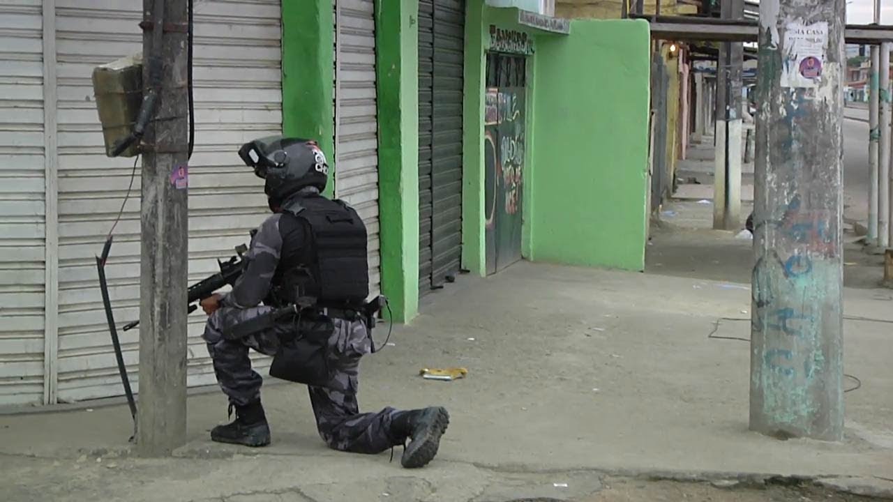 Intenso tiroteio na invas&atilde;o de traficantes em Santa Cruz