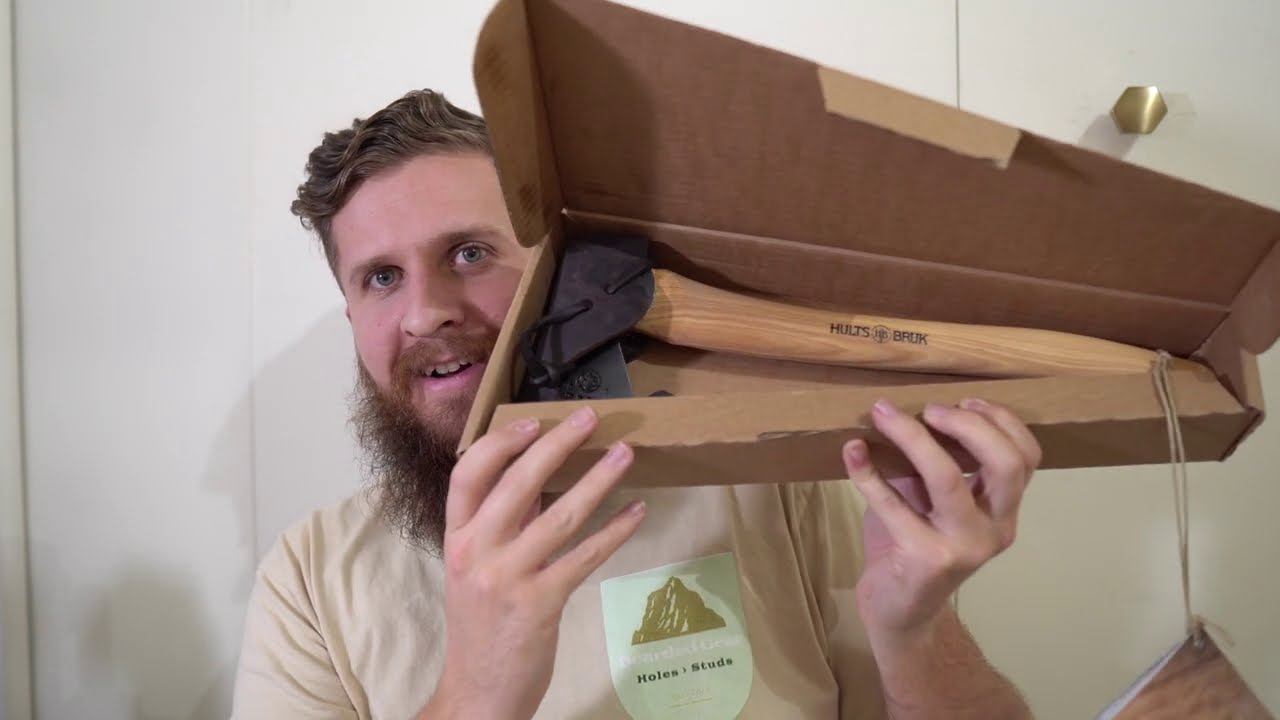 Unboxing the Hults Bruk Almike Hatchet!