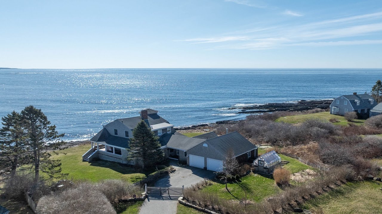 A Timeless Oceanfront Cottage in Harpswell