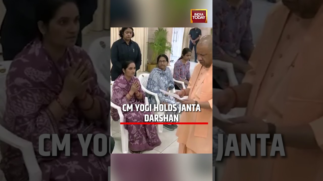 Uttar Pradesh CM Yogi Adityanath Holds Janta Darshan, Listens to Public Grievances in Lucknow