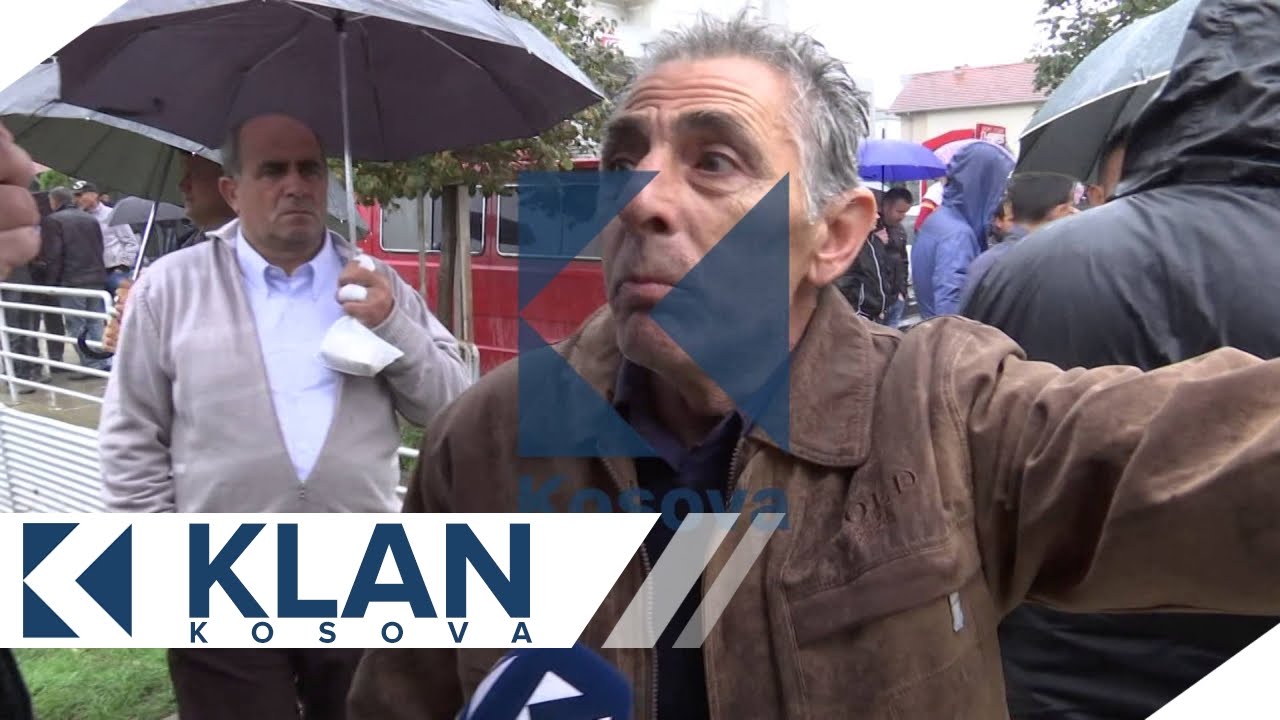 Skenderaj: Banoret e nje ndertese kundershtojnw policine - 08.10.2015 - Klan Kosova