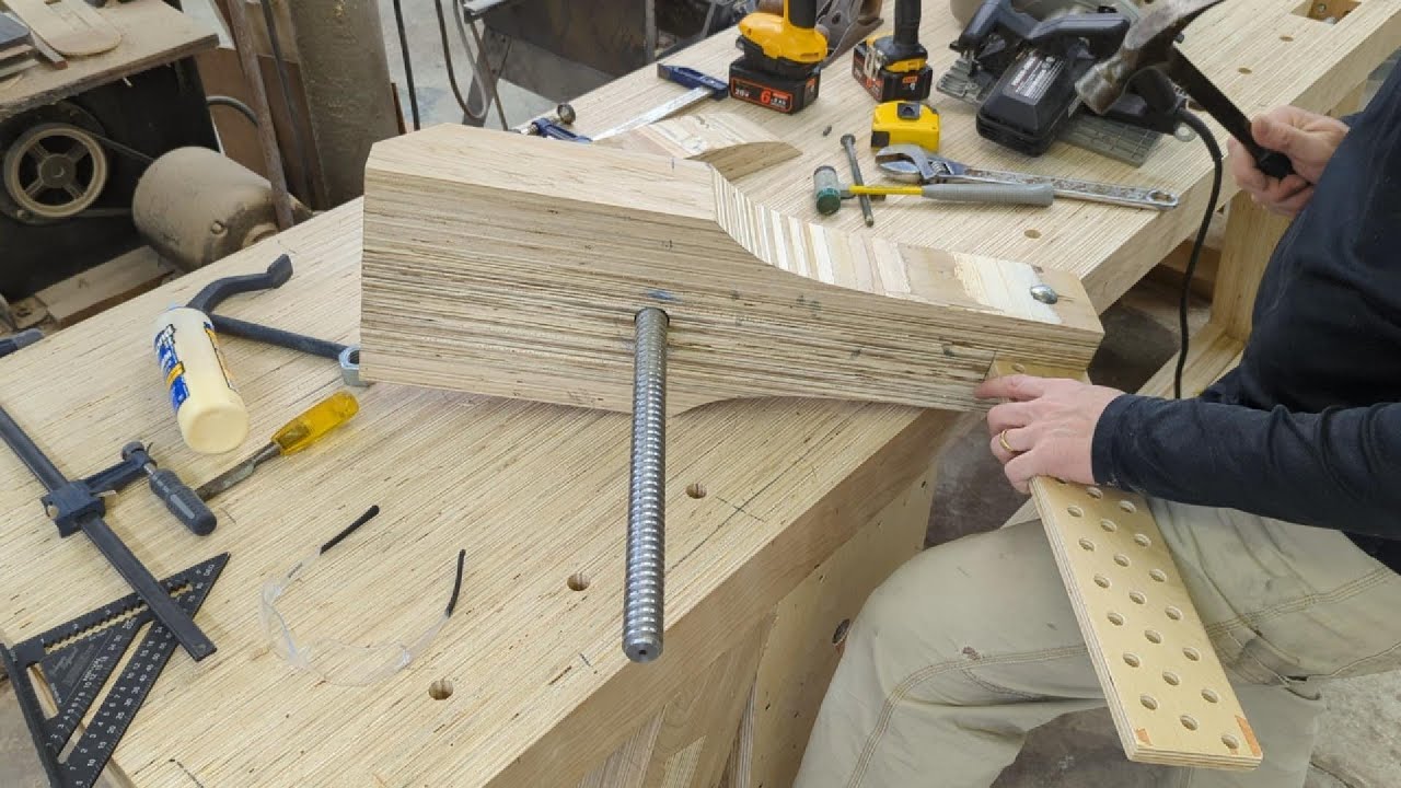 465 LBS Moravian Workbench - Leg Vise - Episode 9