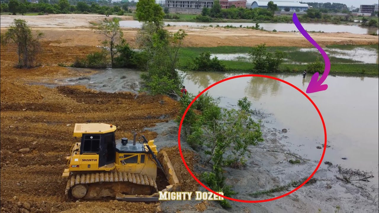 This Shantui DH17c2 Dozer Can Push Soil Faster Than You Think