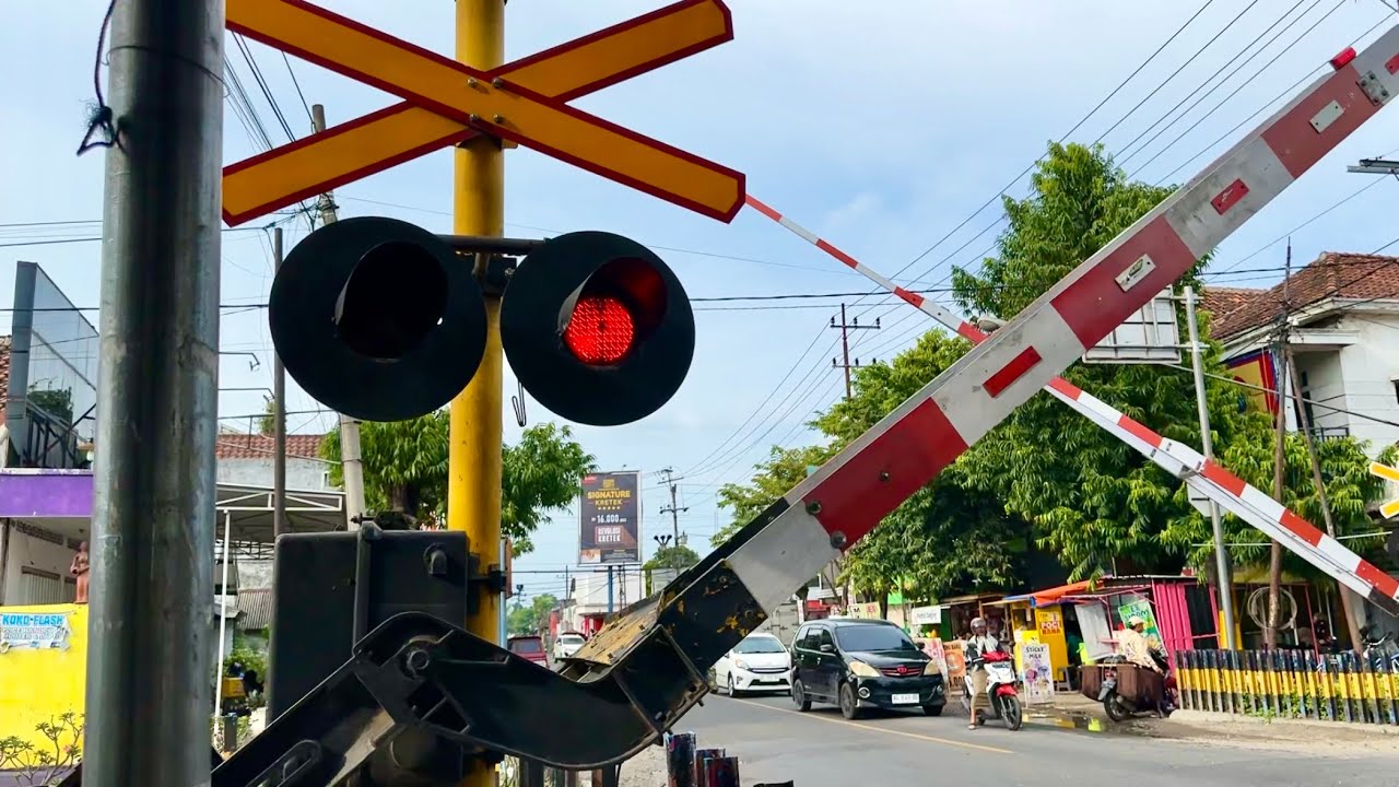 Perlintasan Kereta Api Ngunut Lintas Provinsi Tulungagung, Jawa Timur