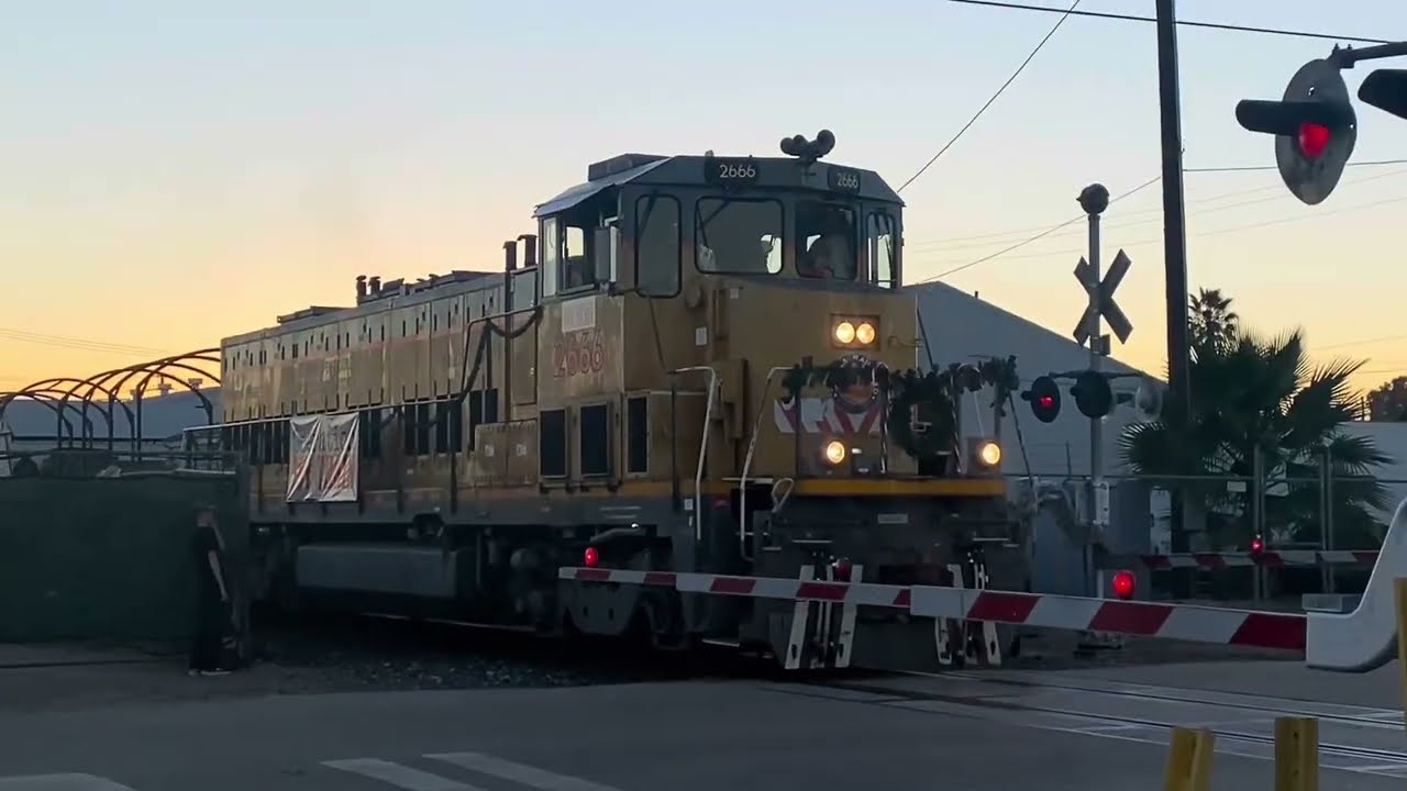 The 2025 Serra Northern Christmas train FT@OxnardLocalRailfan @460_Productions @VCRR1560 