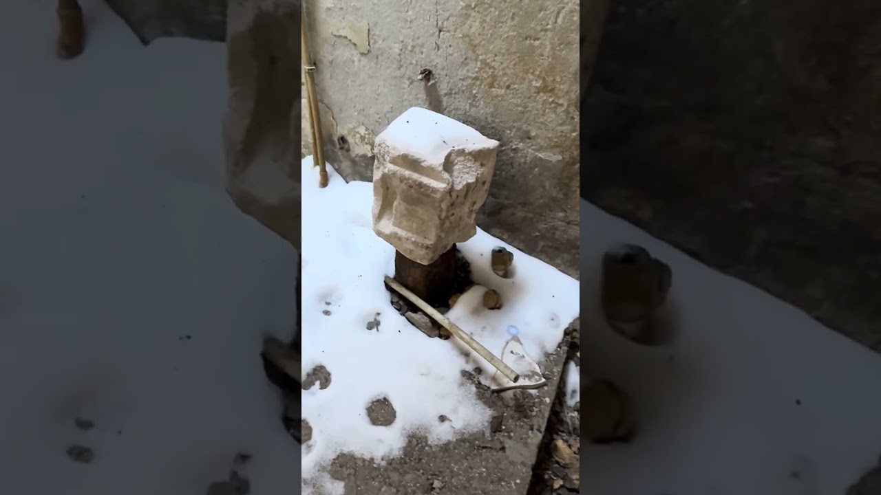 Заброшка в Партизанском, но оказалось что там живет || Старый заброшенный дом п. Партизанское