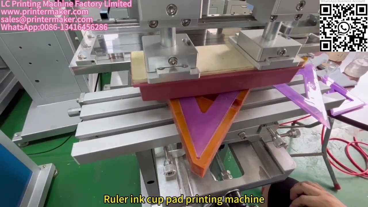 máquina de tampografía en reglas escolares