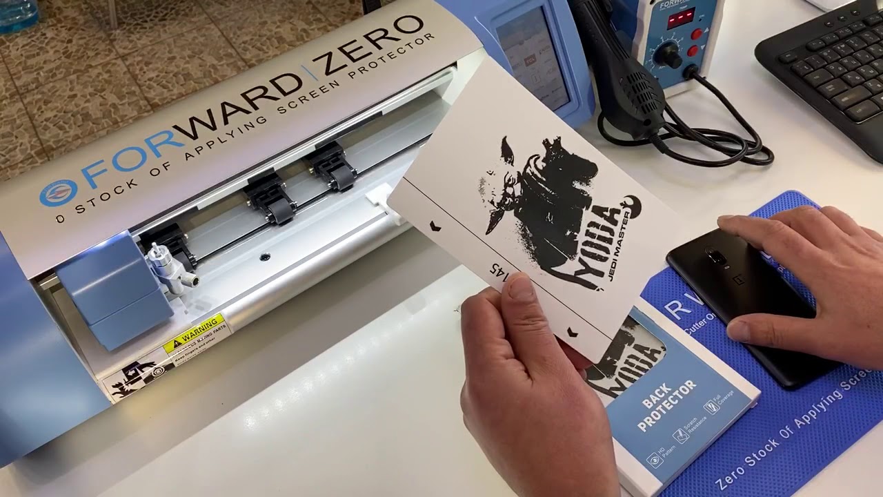 Резка и поклей-ка пленки на заднюю крышку плоттером Forward Zero G-E версия с дисплеем.