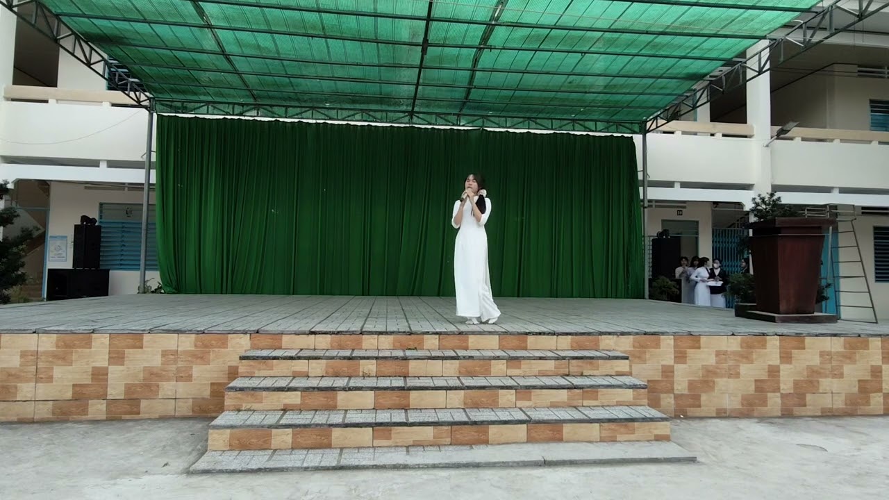 Thi dưới cờ lớp 11a2. Phần 2