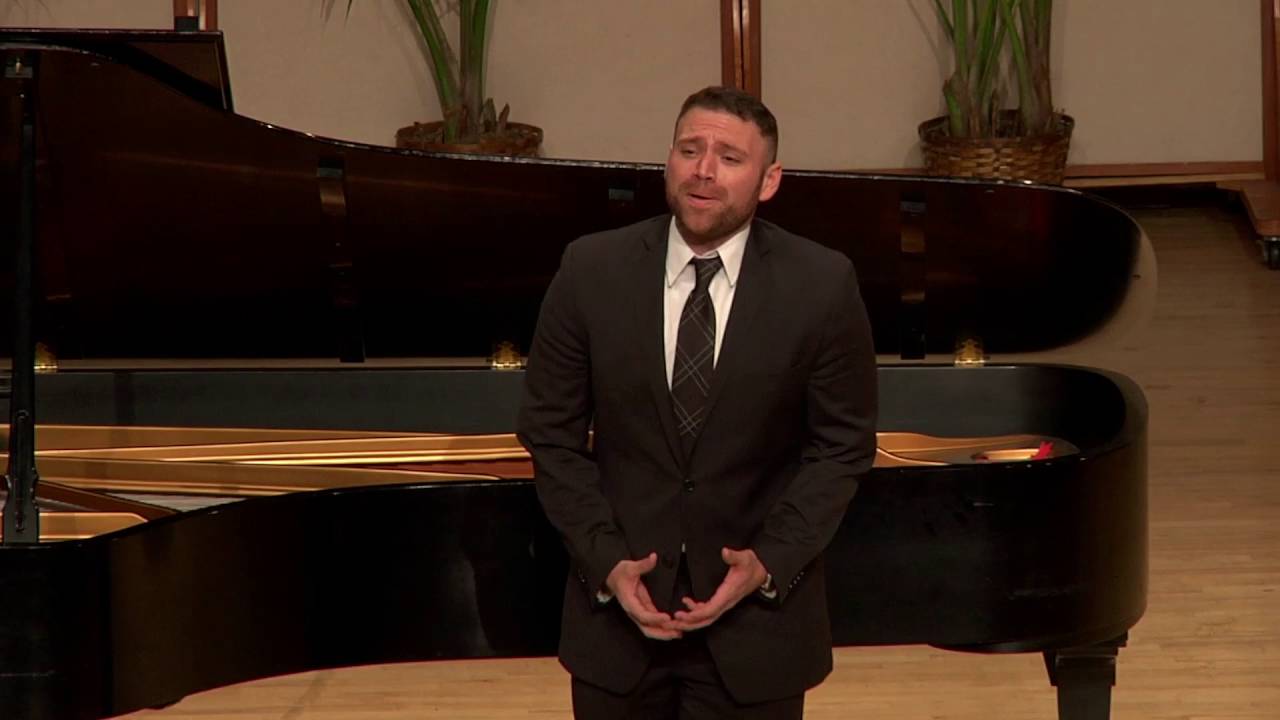Gerardo Ortega, Tenor, sings Bizet's 