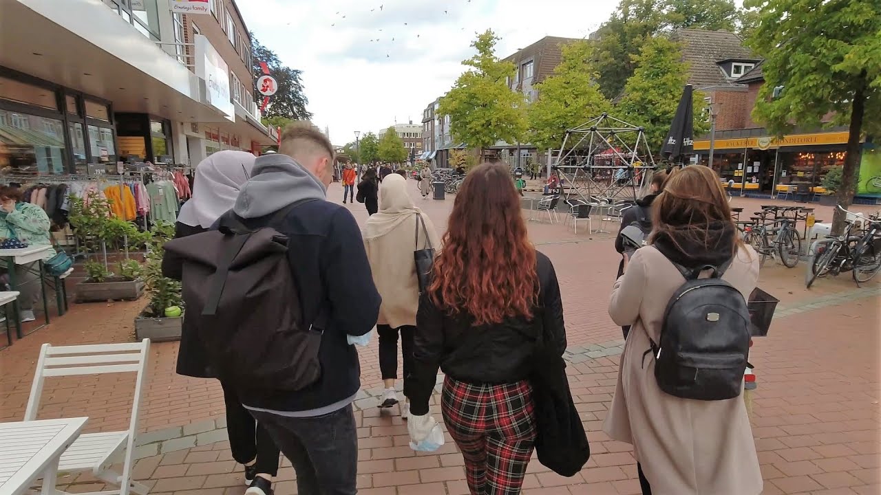 Autumn 🍂 walk in Hamburg Niendorf market area, pedestrian zone 2021 with city noises & ambience [4K]