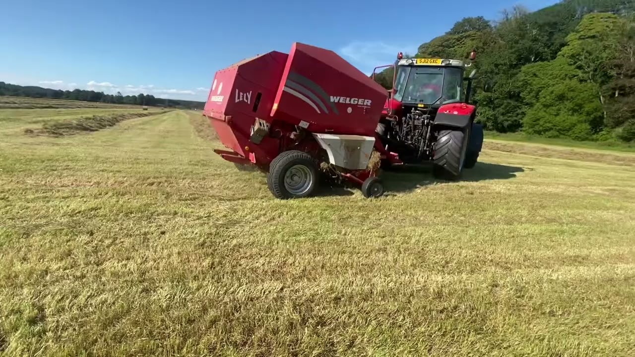 Massey Ferguson 5480 Welger Baler