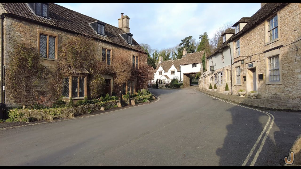 Walk #21  -- 14th Century Village -- Castle Combe (4K)