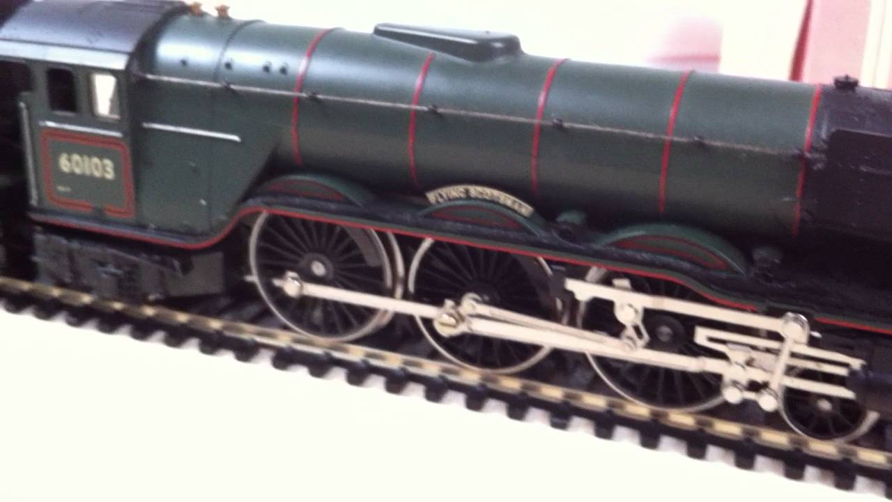Hornby Flying Scotsman BR Green with Smoke Deflectors