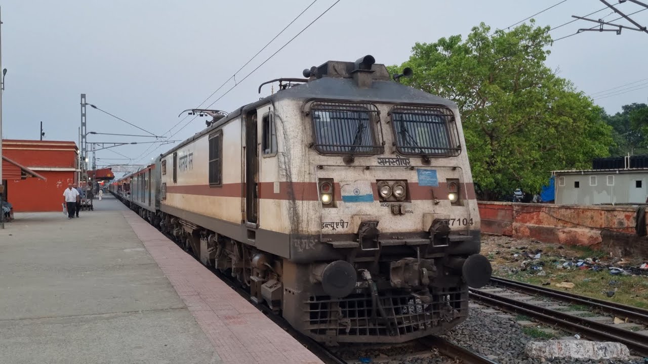Train no 20934 Danapur Udhna SF Express Departure from Railway station