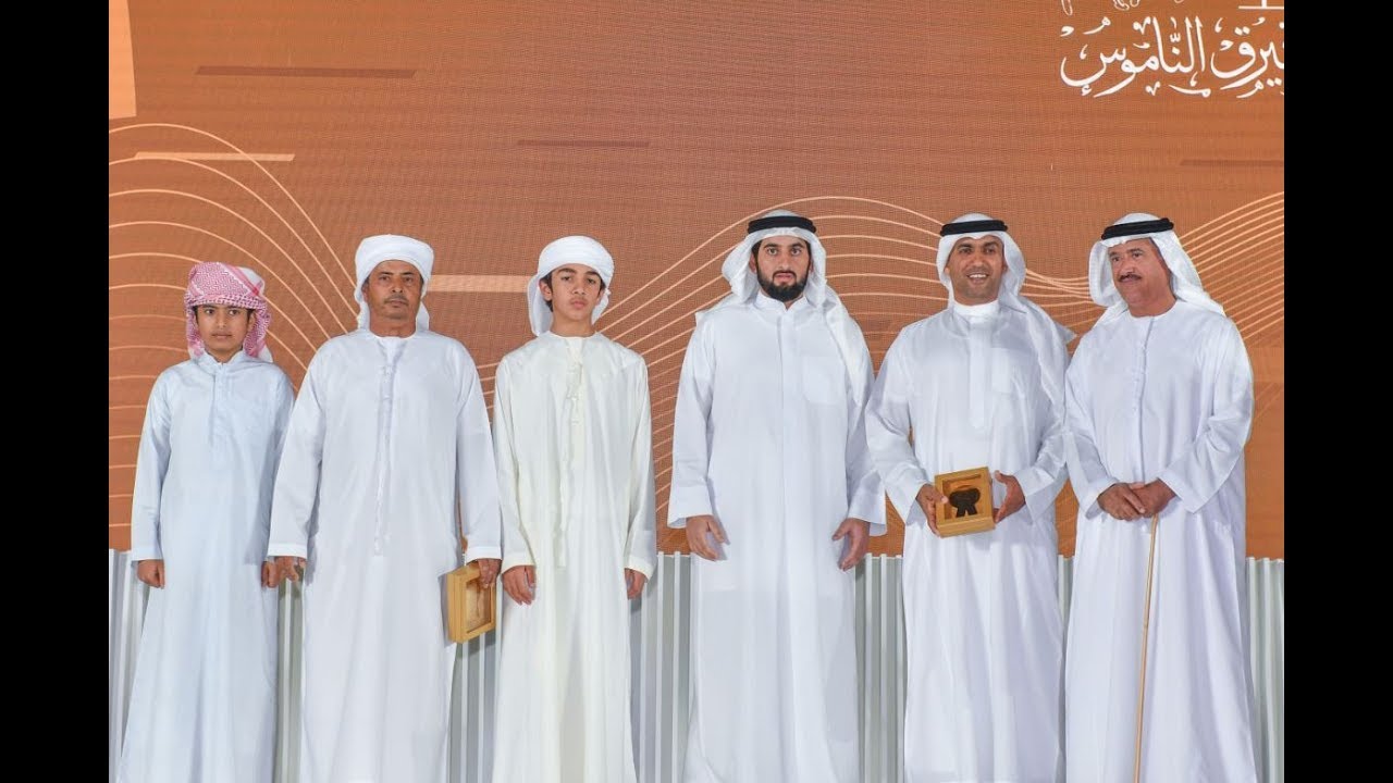 أحمد بن محمد يكرم الفائزين بجائزة 