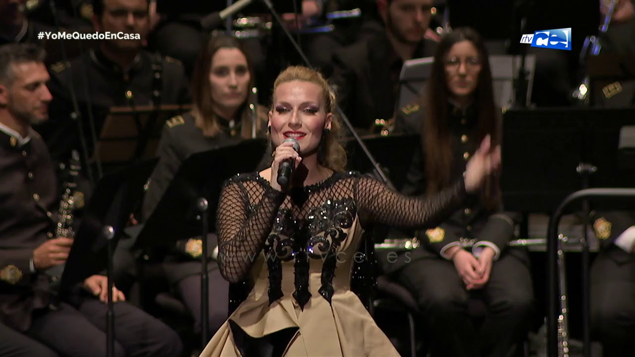 Concierto Nazaret Compaz acompañada por la Sociedad Filarmónica El Carmen de Salteras
