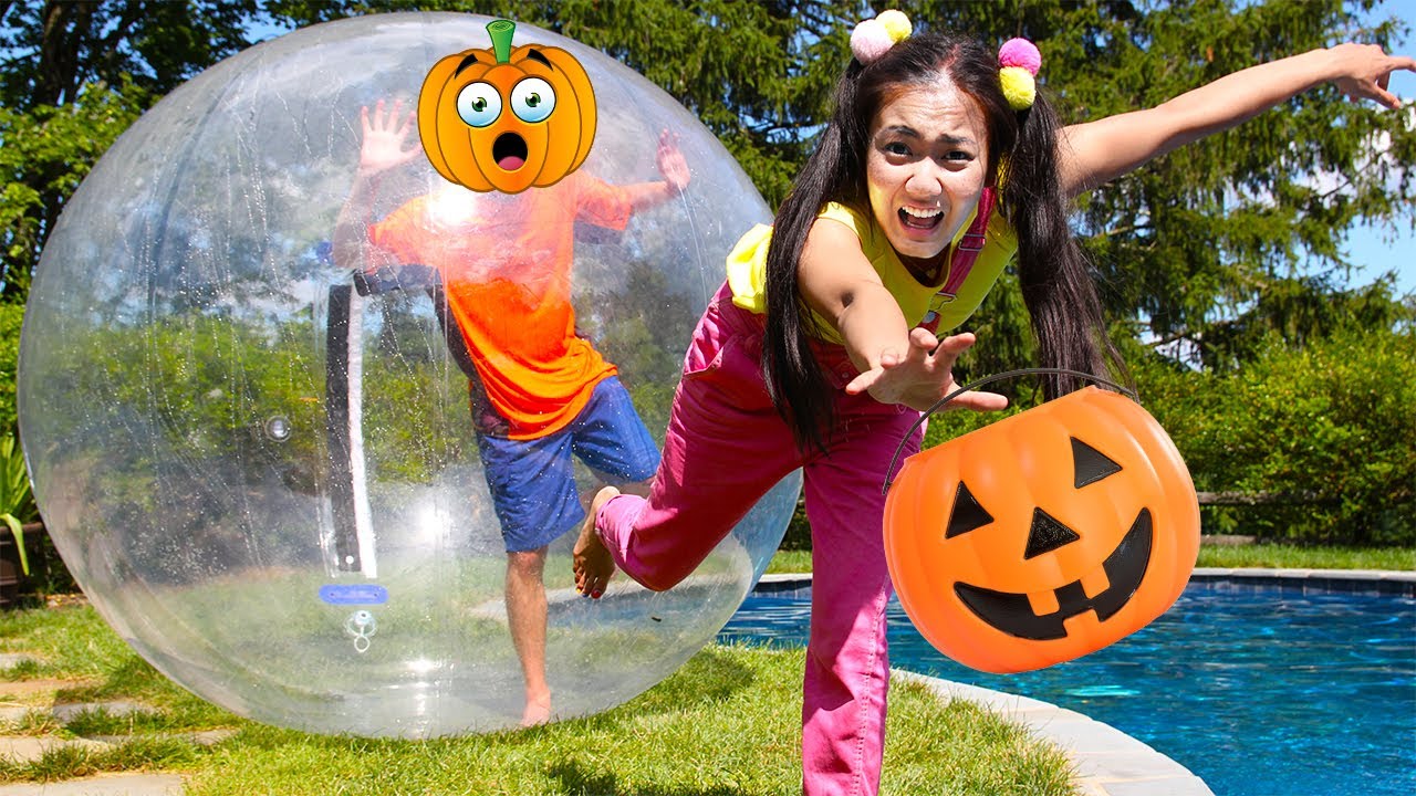 Halloween Song Party in Ellie's Spooky Pool | How to Go Trick-or-Treat Swimming