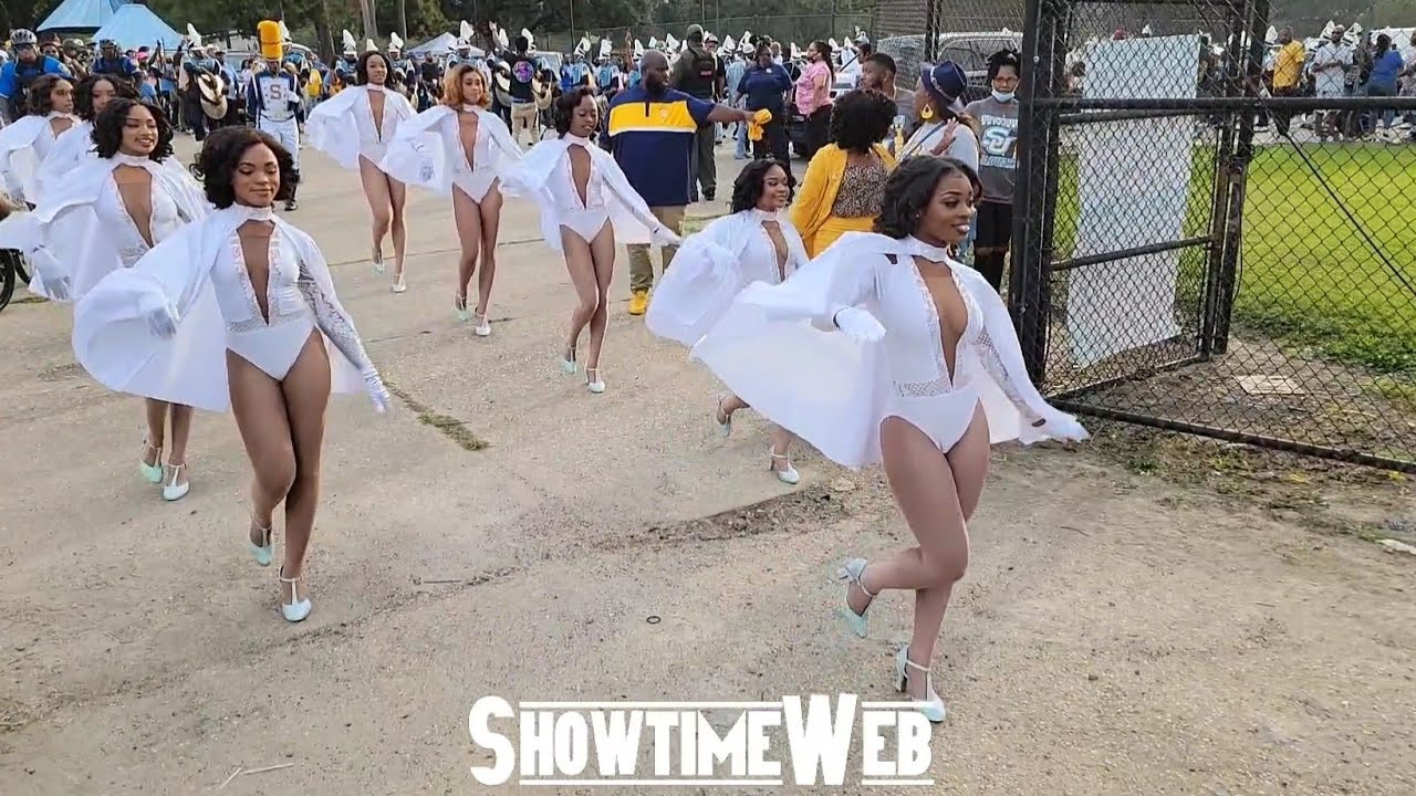 Southern University Marching In - SU Dancing Dolls and Human Jukebox Marching Band