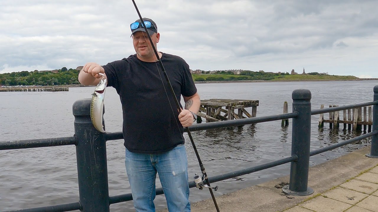 Mackerel fishing at the river Tyne