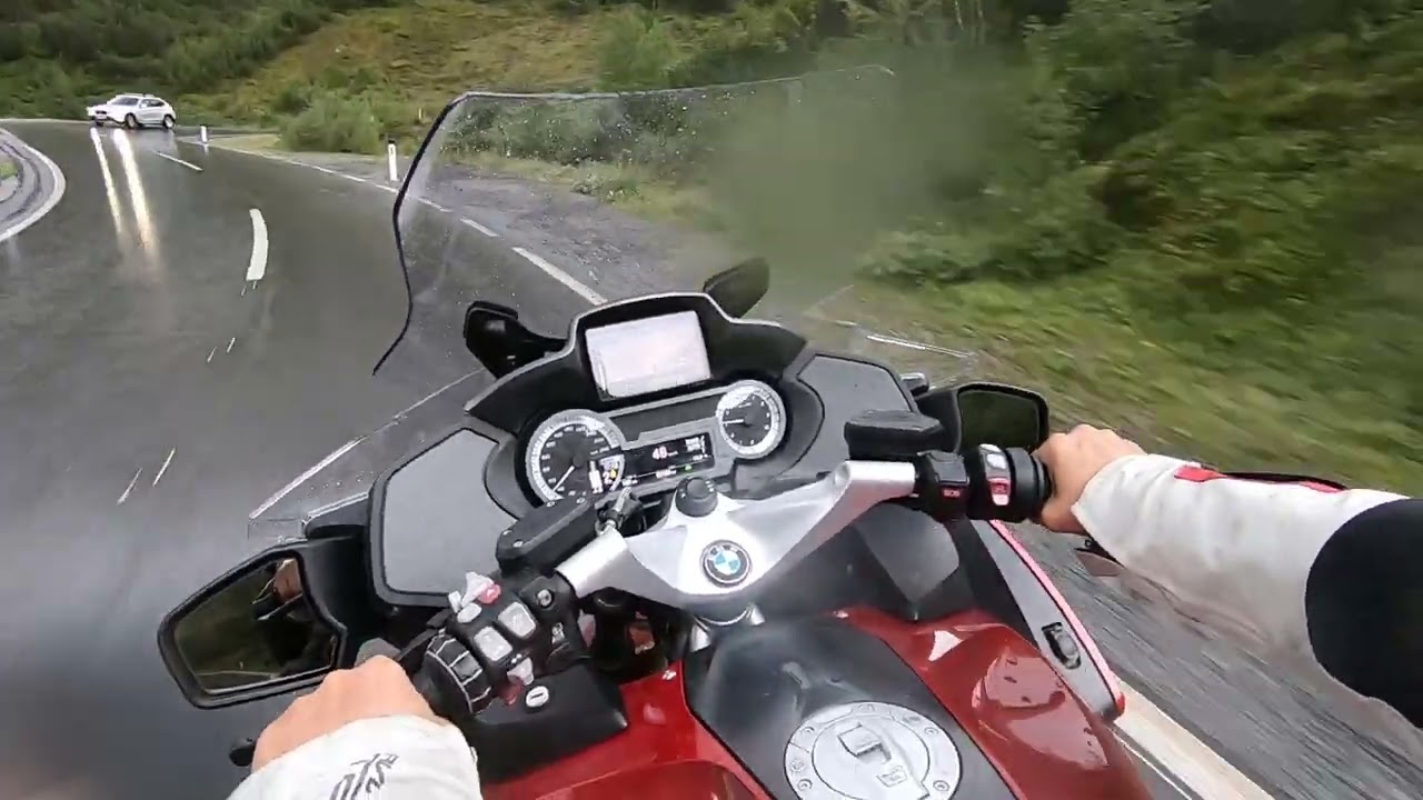 über das Hahntennjoch bei Regen am 28. Juli 2022 mit BMW R1250RT. 1. Teil