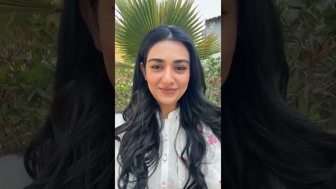Sarah Khan live on instagram