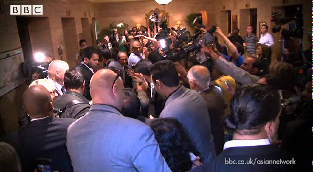 Shah Rukh Khan arrives in Toronto for IIFA Weekend 2011
