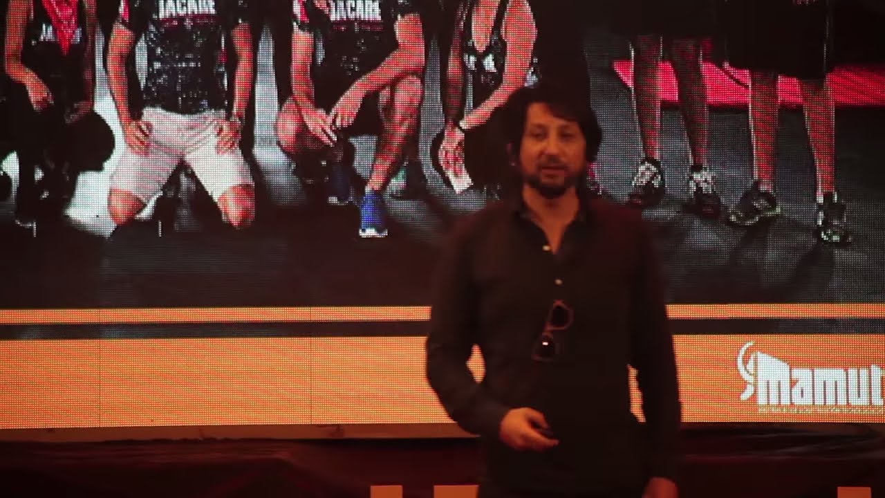 Como cambiar al mundo a trav&eacute;s de una empresa social | Manuel Laredo | TEDxElMolino