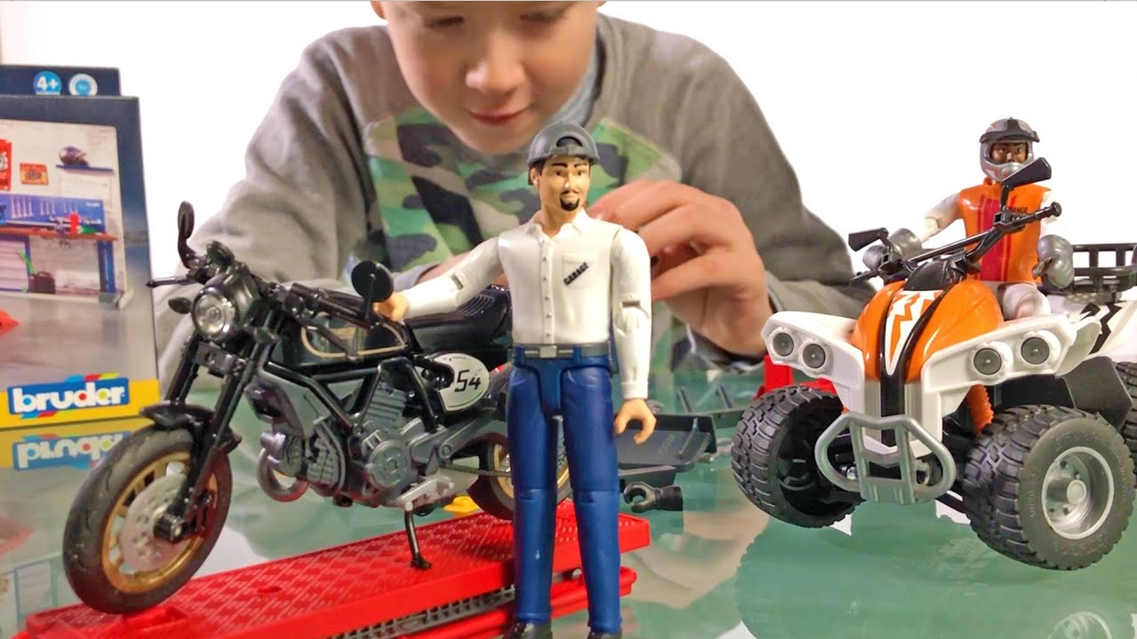 BRUDER Toys 62101 Bworld Motorradwerkstatt unboxing by Jack