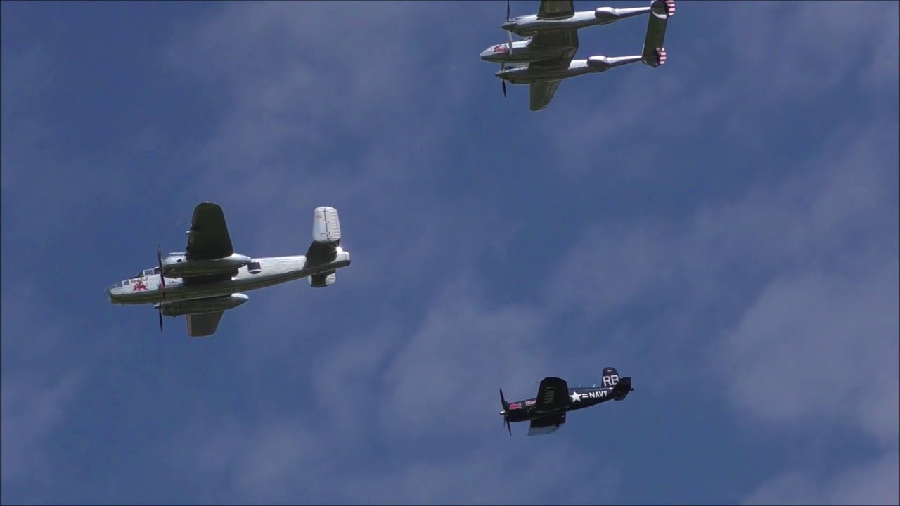 Aviatická pout - páteční přílety / Pardubice airshow Arrivals