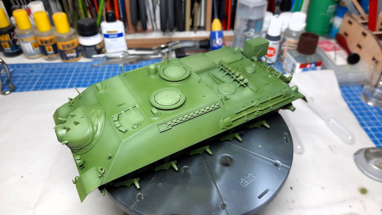 Beobachtungspanzer Basecolor Nato Green - Das Werk