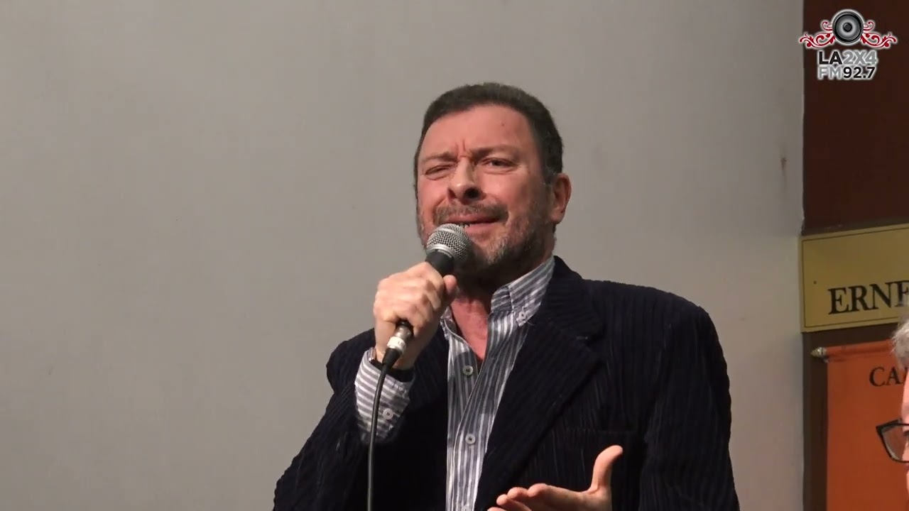 Luis Filipelli canta con Tony Gallo 