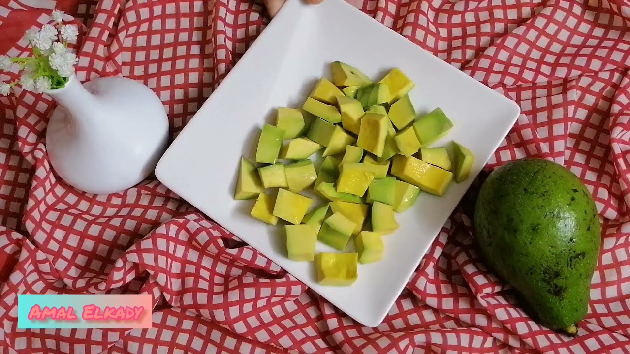 تقشير الافوكادو 🥑🥑ميكس عصير الافوكادو بالبلح طعم ومذاق مختلف. AmalELkady