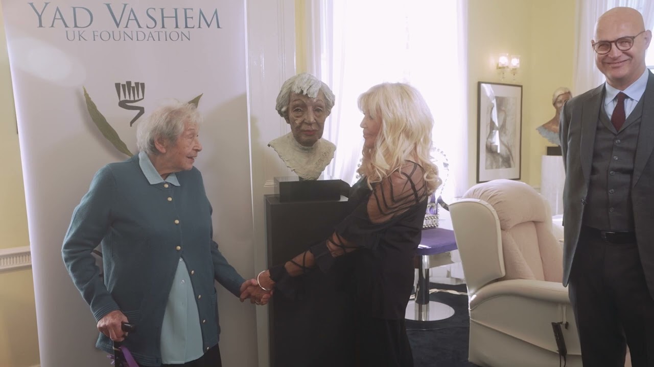 Sculptor Frances Segelman unveils sculpture of Holocaust survivor Marianne Philipps