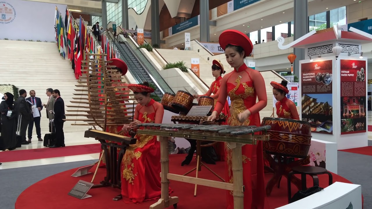 Chiếc Khăn Piêu - Band nhạc cụ dân tộc ( 01/04/2015 IPU 132 )