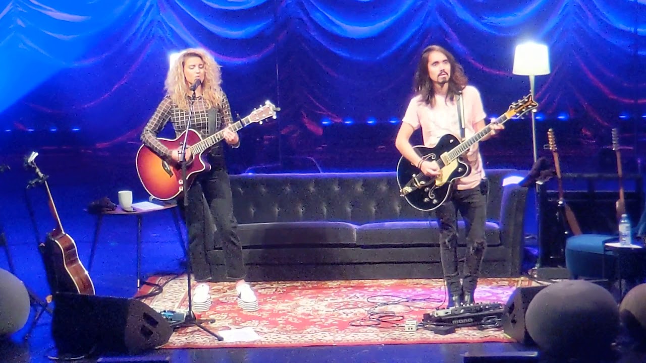 Tori Kelly and Mateus Asato 