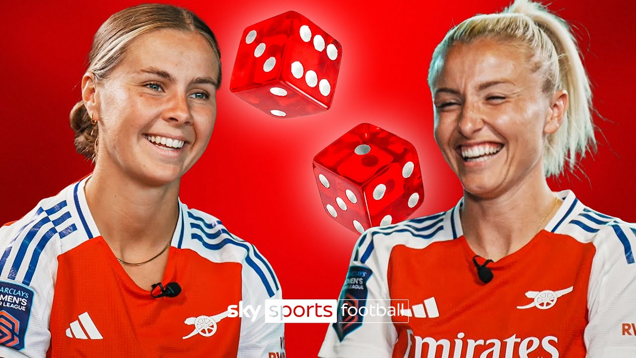 Who is Arsenal's undercover singer? 🎤 | Victoria Pelova and Leah Williamson play Roll The Dice