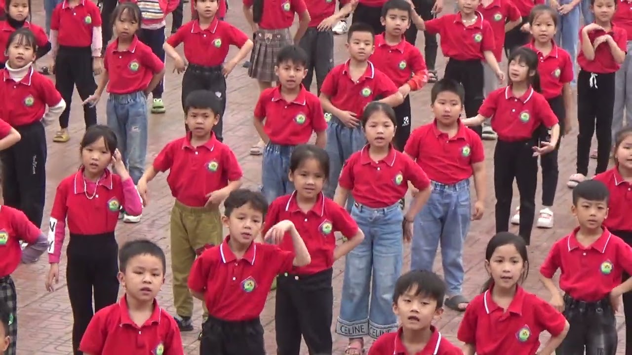 Múa tập thể: 
