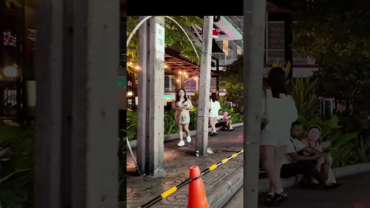 Bangkok Night Life -Soi4 Nanawalking tour.