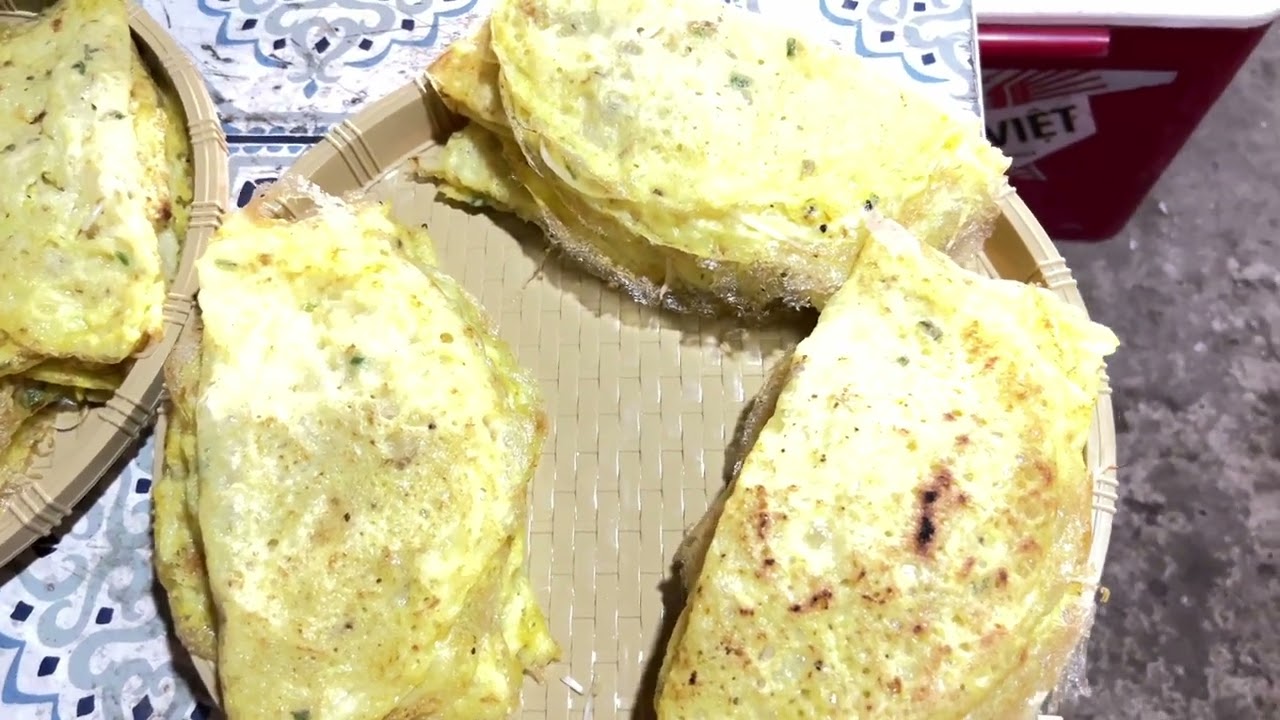Món bánh xèo giòn ngon ơi là ngon. 