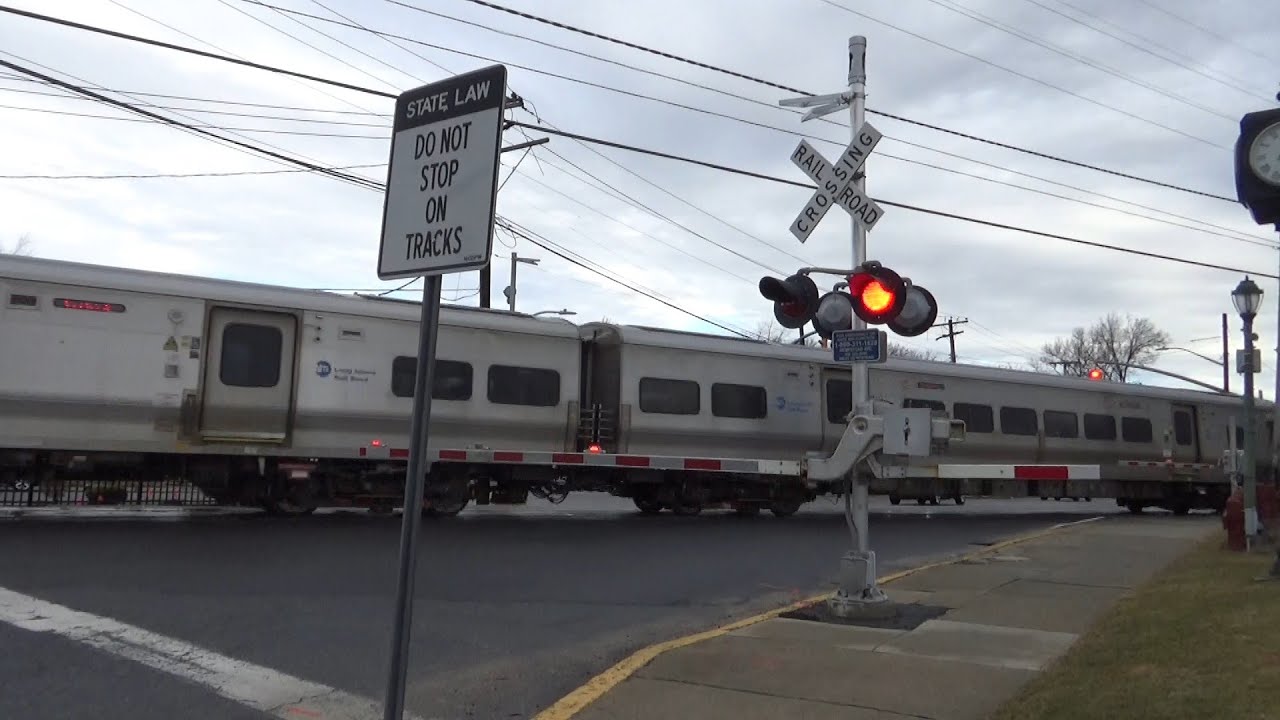 (New Signal) LIRR 7819 M7 to Grand Central - Hempstead Ave Railroad Crossing - Malverne, NY