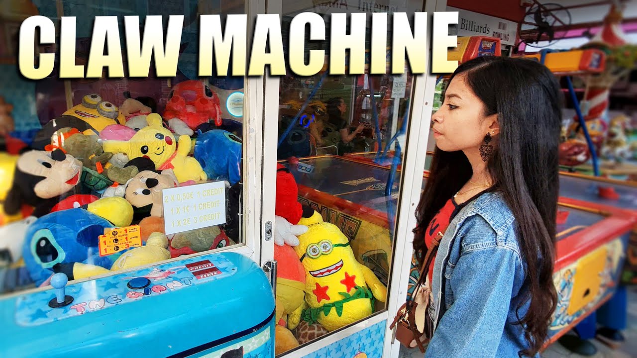 Playing Claw Machine for the first time!