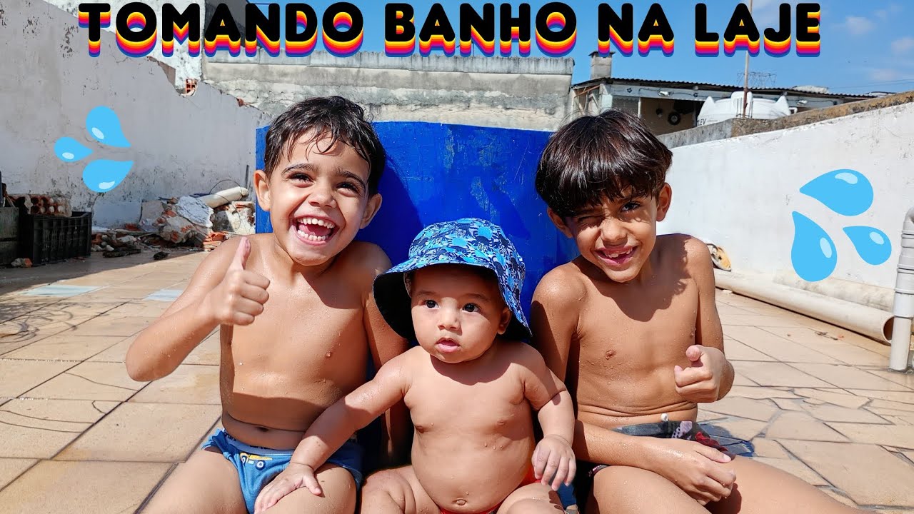Tomando banho no balde na Laje.   by Arthur  Henrique e Nathan